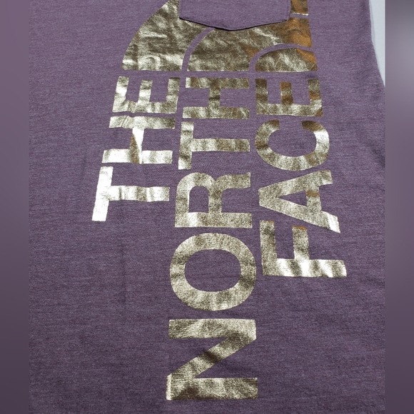 The North Face Gold Logo Scoop Neck Short Sleeve T-Shirt Size Small - Picture 2 of 9